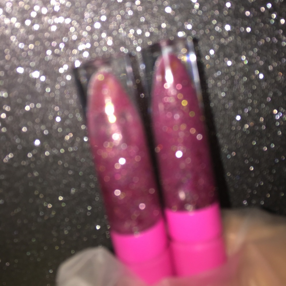 Hello lipgloss ,lashes, and some other stuff!